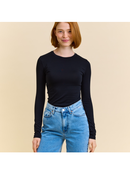 Schwarz Longsleeve Shirt 1 3000x
